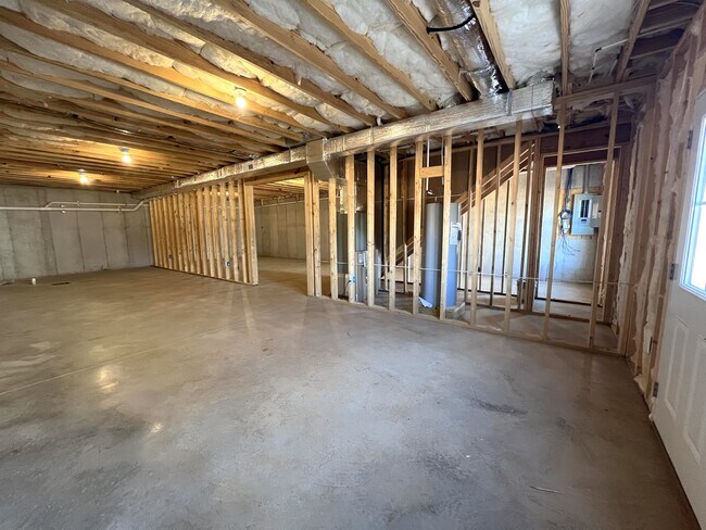 Building Photo - 1346 S Coolwell Rd