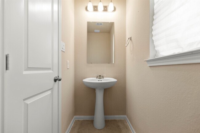 Building Photo - 15714 Highlands Cove Dr