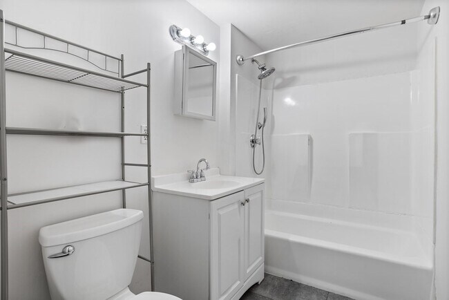 Building Photo - 8 Delaware St