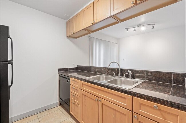 Building Photo - 1301 W Ben White Blvd