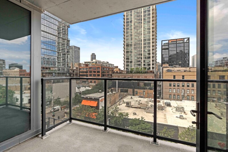 Building Photo - 203 W Huron St