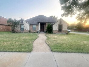 Building Photo - 1105 Shadybrook Ln