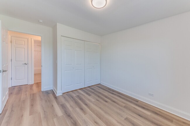 Building Photo - 900 Perrie Dr