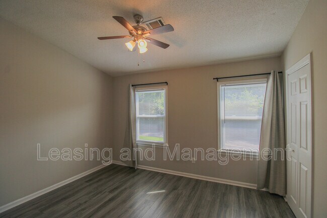 Building Photo - 803 Reserve Way