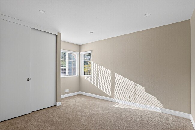 Building Photo - Exceptional Escondido Living — 4 Bed | 3 B...
