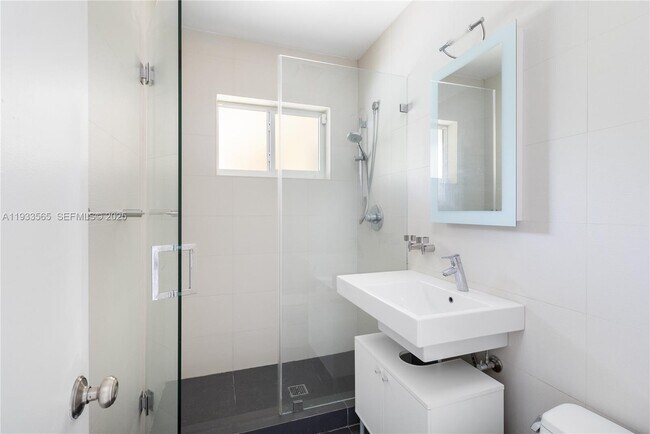 Building Photo - 1114 Genoa St