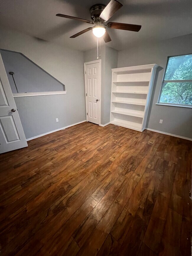 Building Photo - 539 Woodcreek Dr