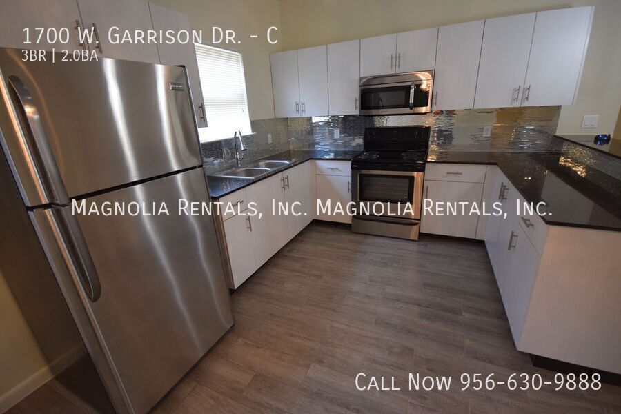 Building Photo - 1700 W Garrison Dr