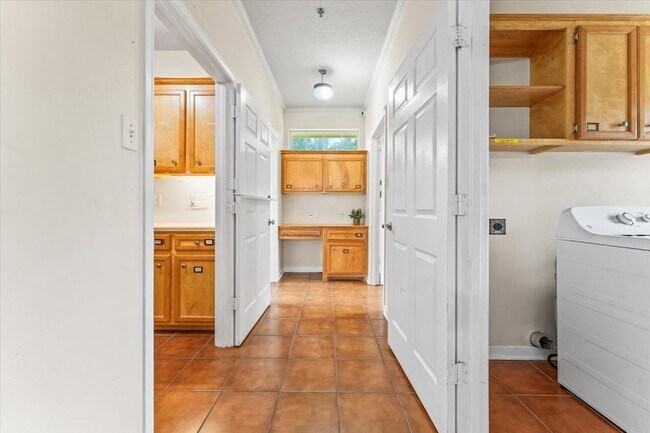 Building Photo - 10 Lowery Ln