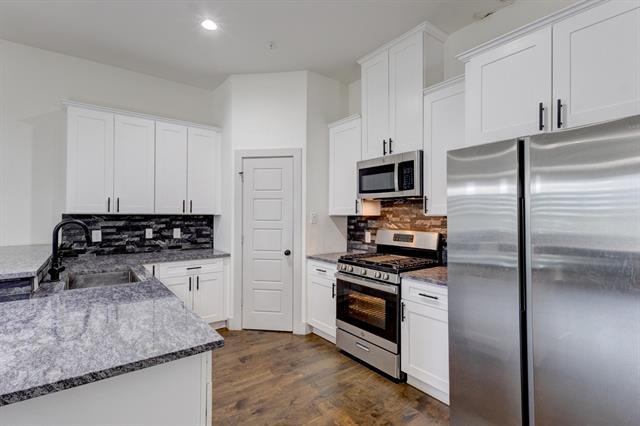 Building Photo - 6043 Rivendell Dr