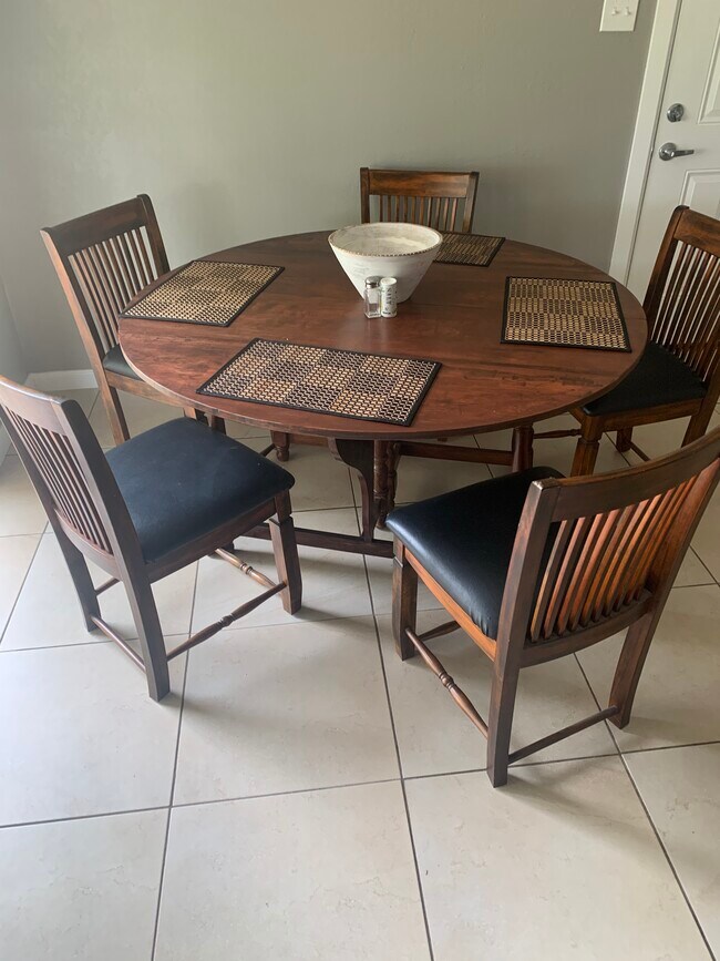 Building Photo - 3202 Alhambra Dr