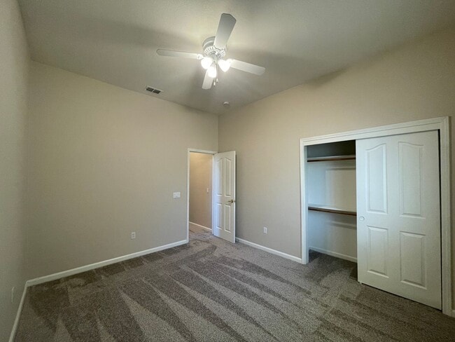 Building Photo - Senior Community for those 55+ Large 2 bedroom, 2 bath with bonus room!  All modern amenities!