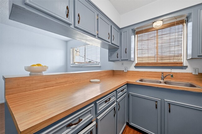 Building Photo - 7714 Renwick Dr