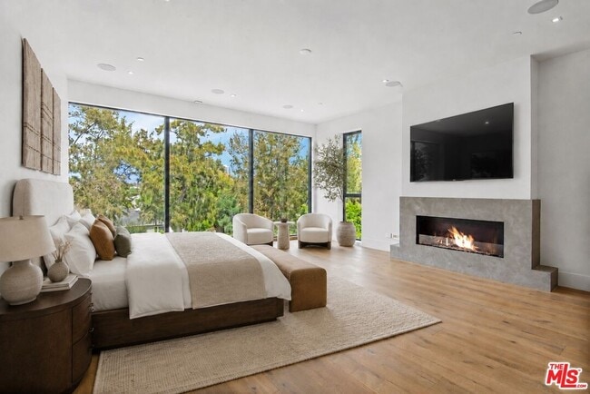 Building Photo - 1030 Centinela Ave