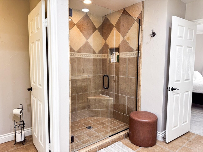 Building Photo - 54974 Oak-Tree