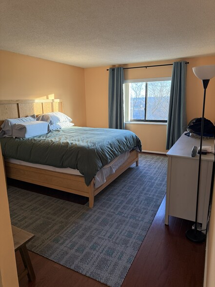 Master bedroom (with King bed) - 5901 Mt Eagle Dr