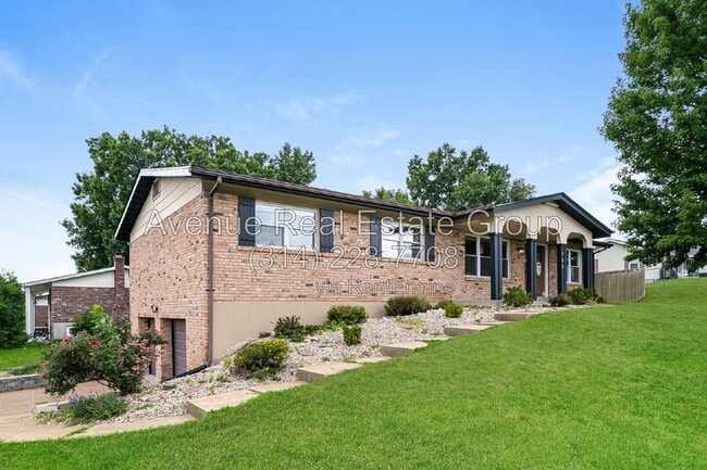 Building Photo - 705 Wickerleigh Terrace