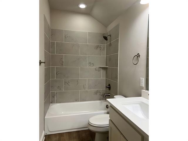Building Photo - 572 Bradley Dr