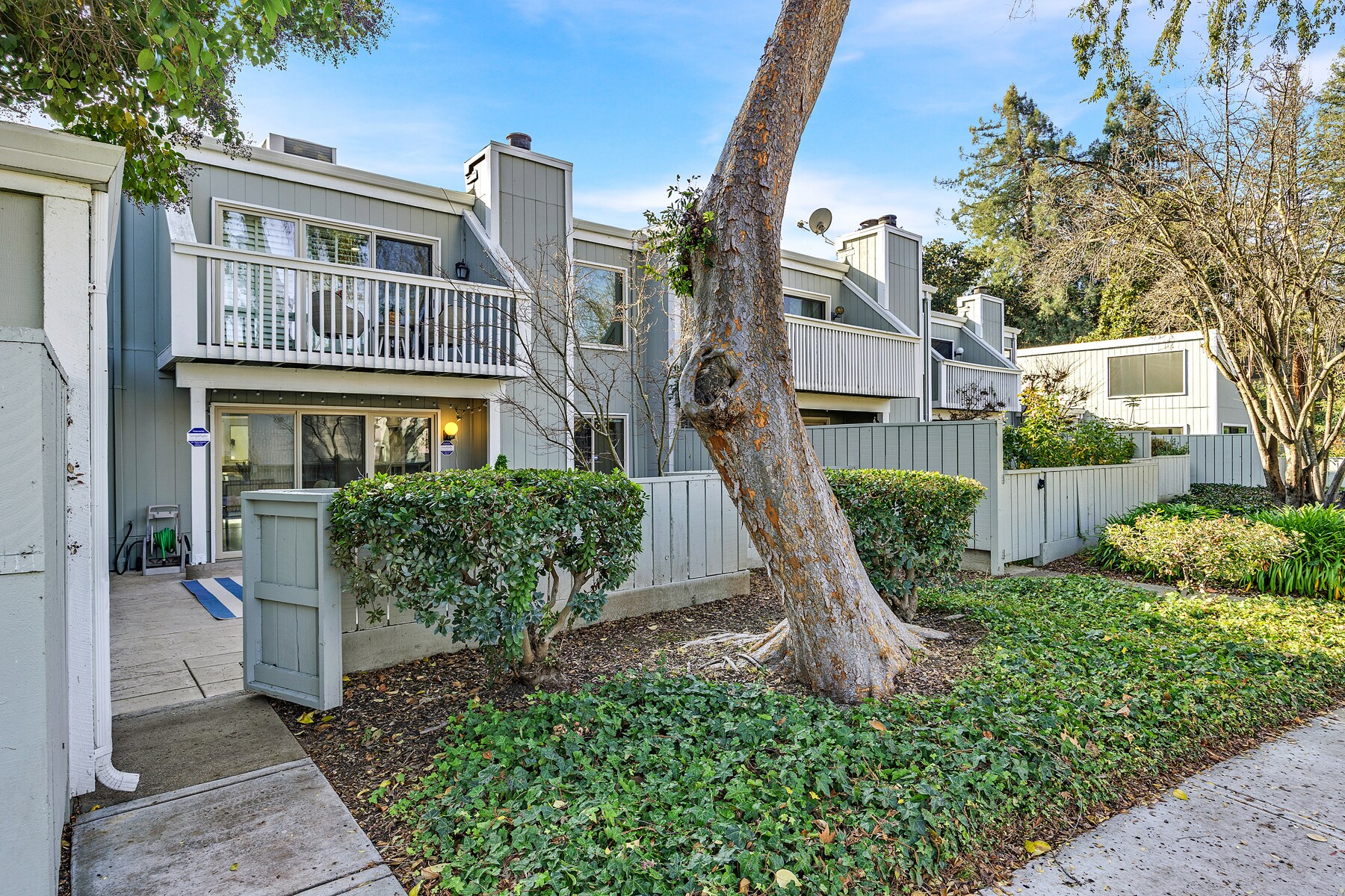 Building Photo - 7551 Maywood Dr