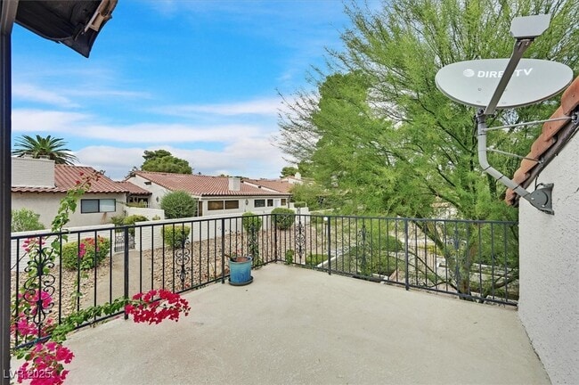 Building Photo - 3328 Plaza Del Paz