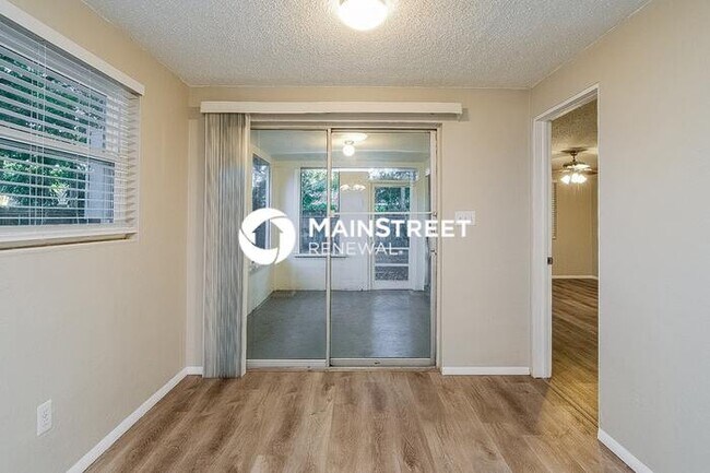 Building Photo - 3 Bedroom Pet-Friendly Home in clearwater, FL with Main Street Renewal