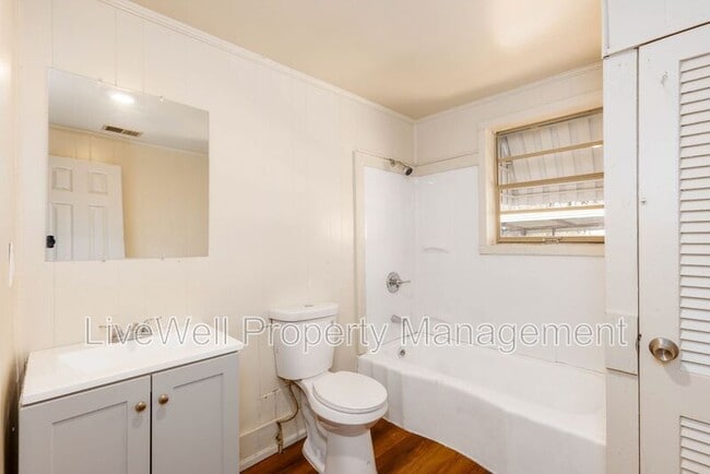 Building Photo - 2212 20th St N