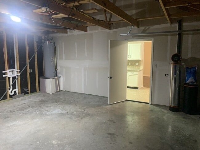 Building Photo - 10855 Royal Pines Dr