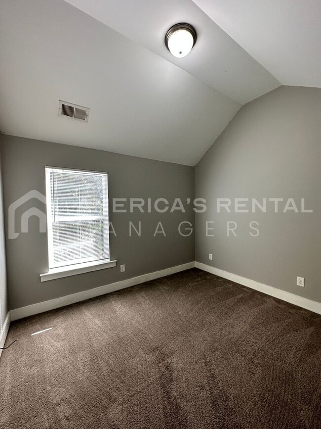 Building Photo - Townhome for Rent in Chelsea! View with 48 Hours Notice!