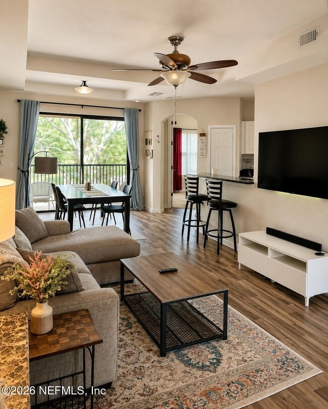 Building Photo - 110 Calle el Jardin