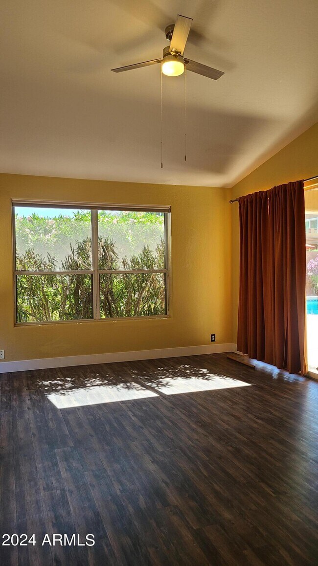 Building Photo - 14206 S 12th Pl