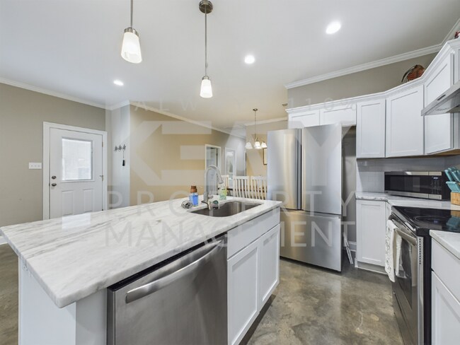 Building Photo - COMING SOON! Adorable cottage home in Crowley!