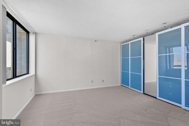Building Photo - 3713 S George Mason Dr