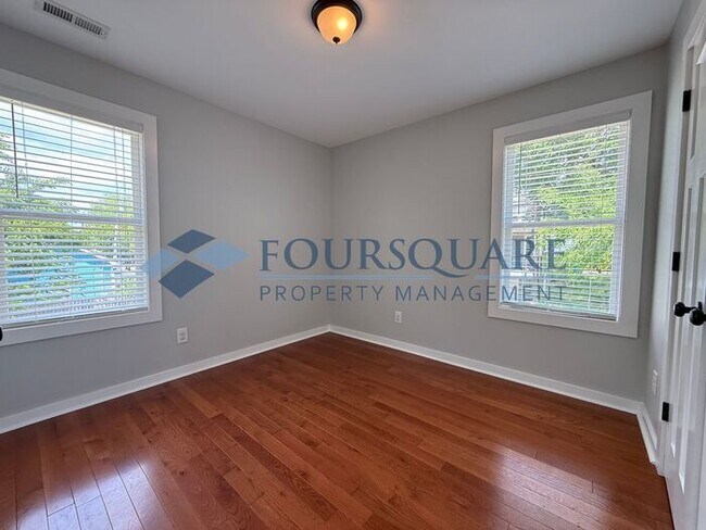 Building Photo - Modern 3-Bed / 2.5-Bath Home with Granite Kitchen, Fenced Yard & Private Balcony – Walkable to Do...