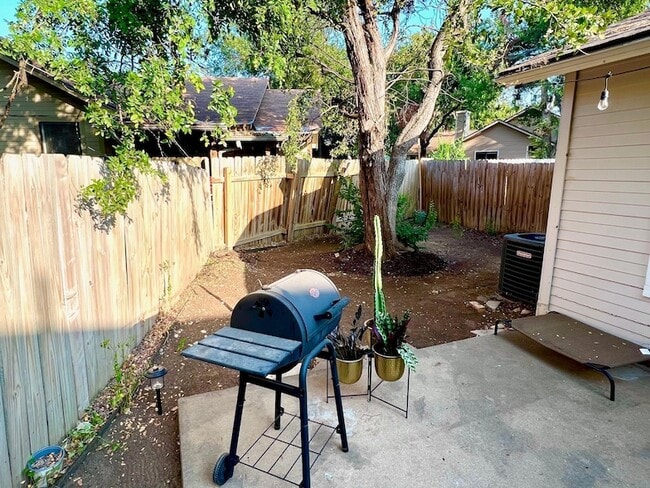 Building Photo - 2503 Howellwood Wy