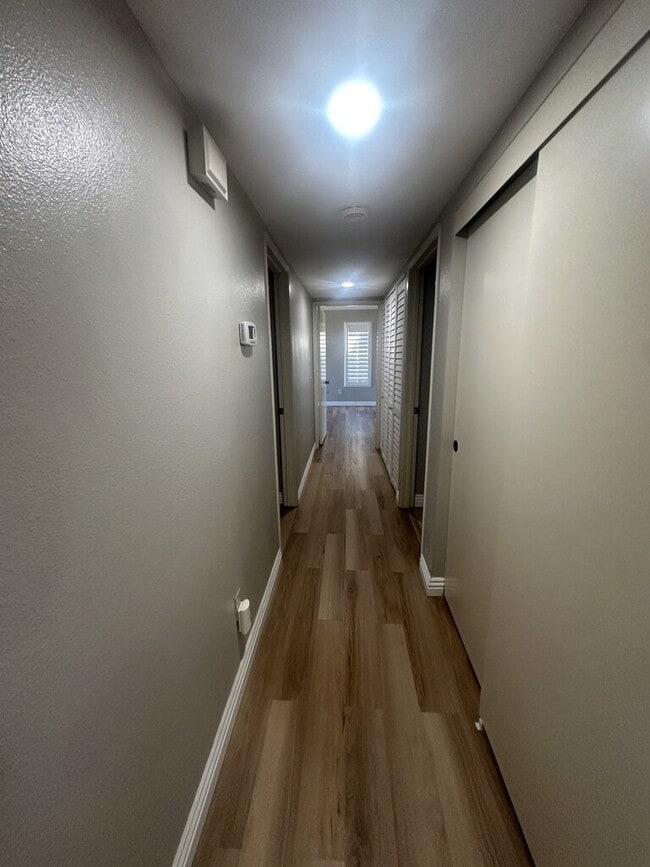 Building Photo - $3,400 - Charming Ground-Floor 2 Bed / 2 Bath Condo in Desirable Oaks North 55+ Community