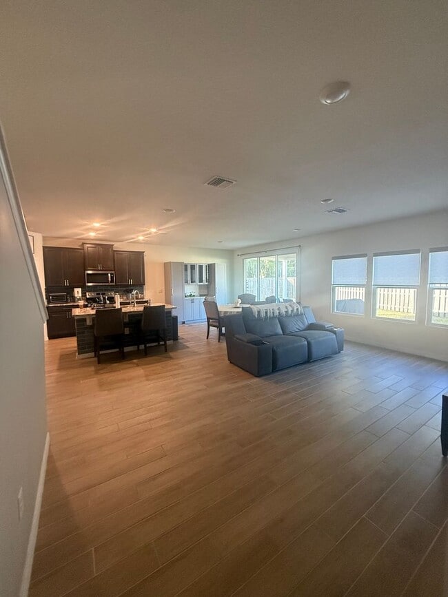 Building Photo - 4 Bedroom/3 Bath two-story home in Arbor Greens