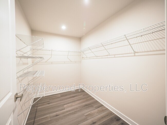 Building Photo - 4555 Duparc Way