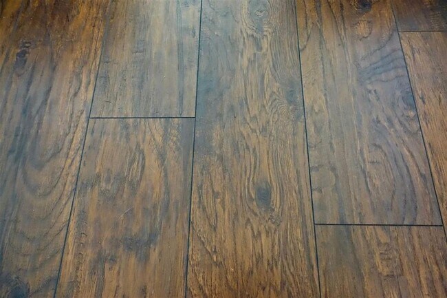 Building Photo - 416 S Eastside Dr