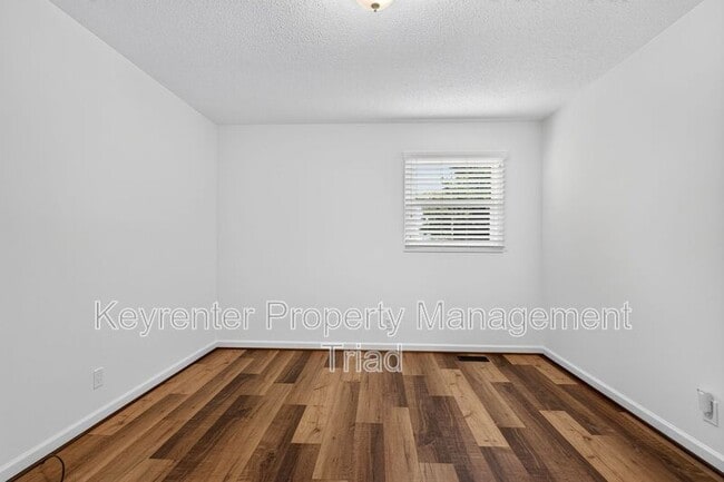 Building Photo - 9415 Glen Cross Dr