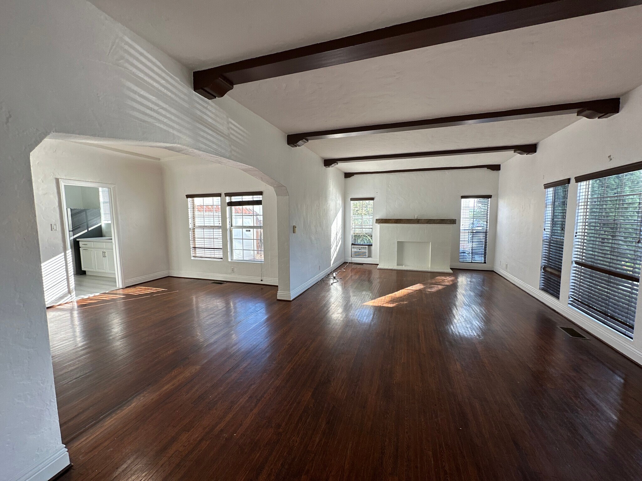 Building Photo - 1600 N Stanley Ave