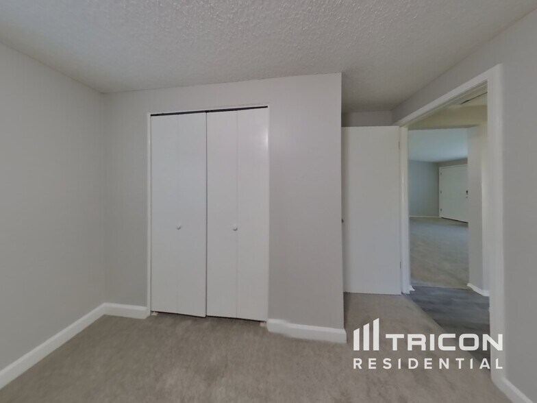 Building Photo - 1641 Rhonda Dr
