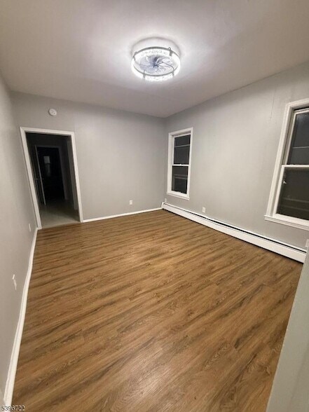 Building Photo - 27 Kling St