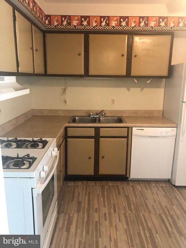 Building Photo - 2900 State Hill Rd