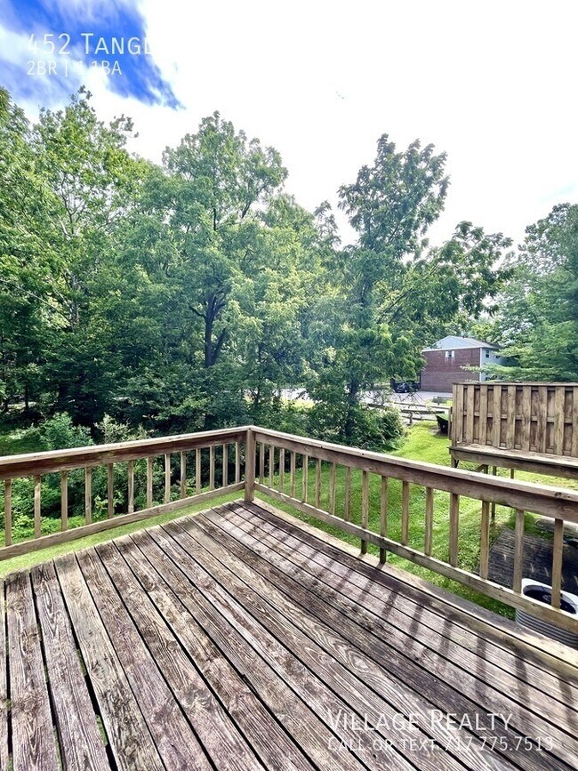 Building Photo - 452 Tanglewood Ln