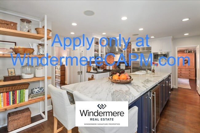 Building Photo - Stunning 5 Bed/3 Bath Home in Highly Desirable Fab Forties of East Sacramento!