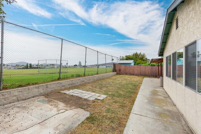 Building Photo - 3 bed, 2 bath Single Family Home in Mira Mesa