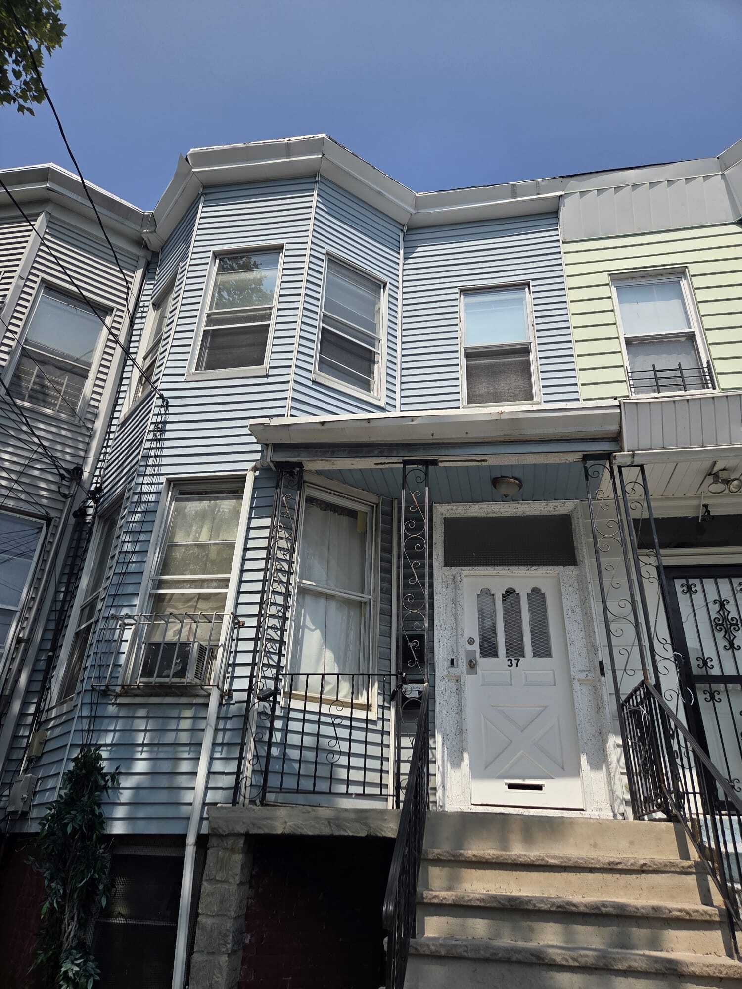Building Photo - 37 Arlington Ave