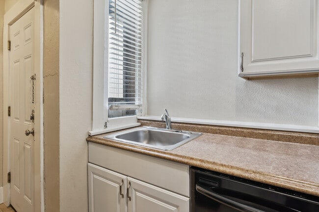 Building Photo - 718 N Grant St