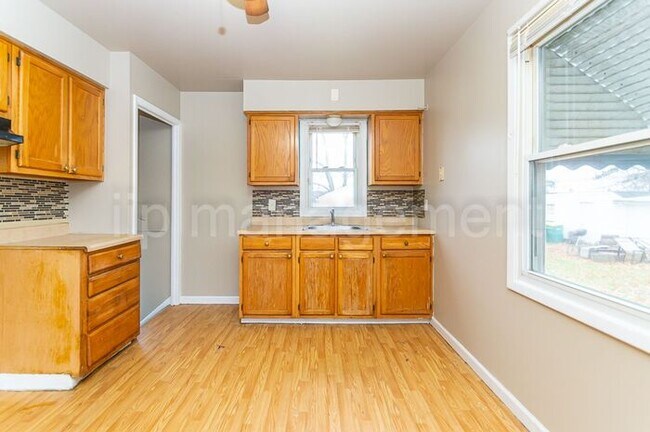 Building Photo - 4 Bedroom 2 Bath Cape Cod in Maple Hts