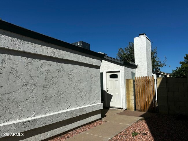 Building Photo - 4020 W Chama Dr